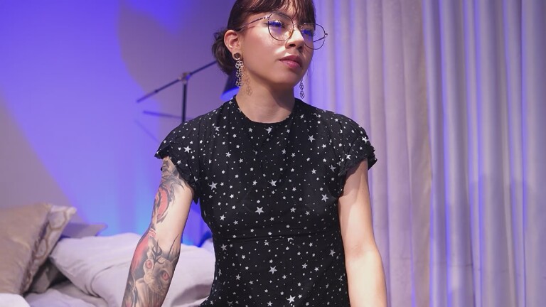 ZaraMiiuw's Streamate show and profile