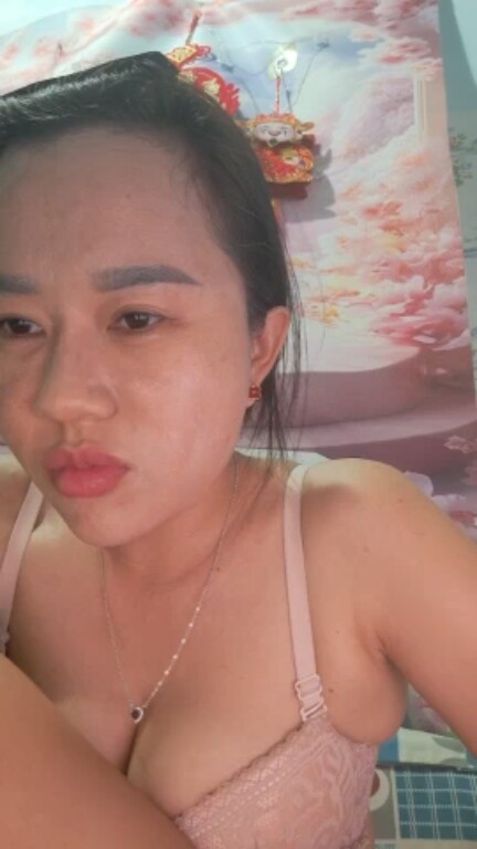 EmilyShow_96's Streamate show and profile