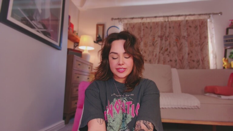 Aerin's Streamate show and profile