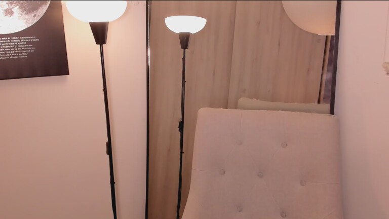 Nina_Cravizz's Streamate show and profile