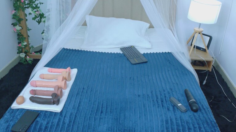 Foxxy_lov's Streamate show and profile