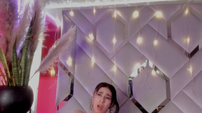 SaaraFoox's Streamate show and profile