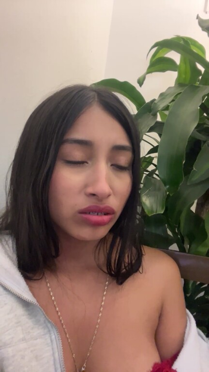 AlejandraSanz's Streamate show and profile