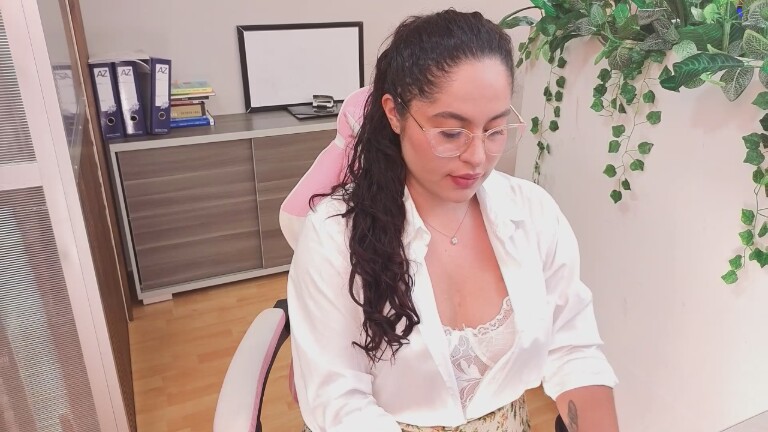 SharaThomas's Streamate show and profile