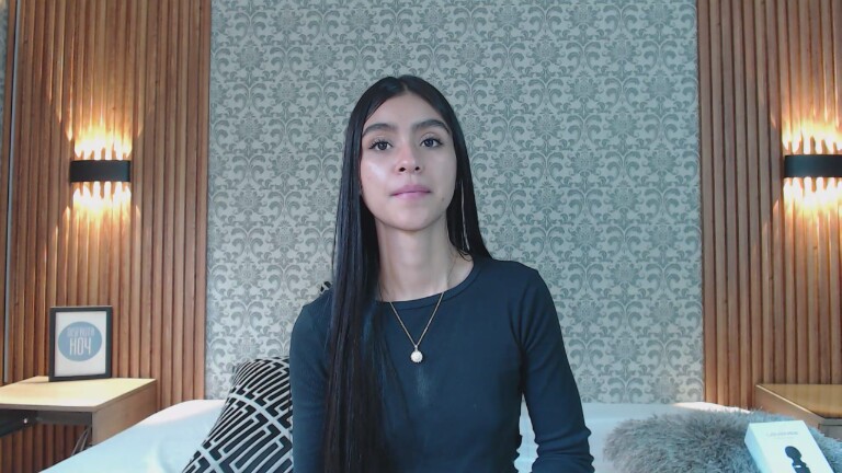 Charlotte_18's Streamate show and profile