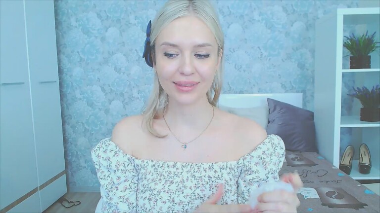 Lindy18's Streamate show and profile