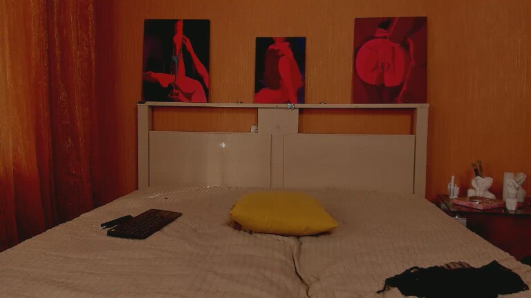 GlamNova's Streamate show and profile