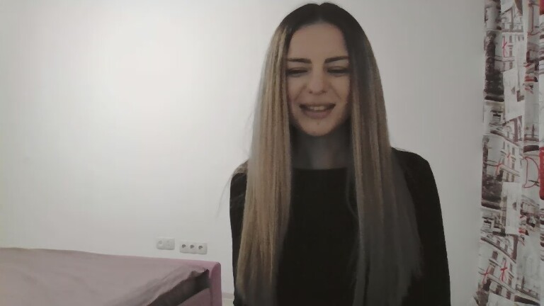 EMYILIA's Streamate show and profile