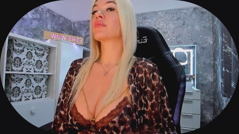 BE_WOW's Streamate show and profile