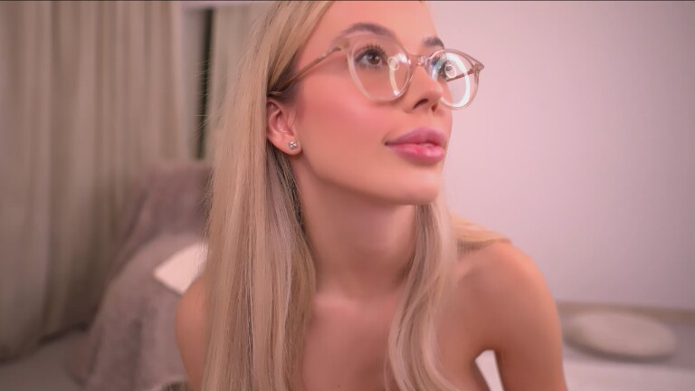 KylieJoyce's Streamate show and profile