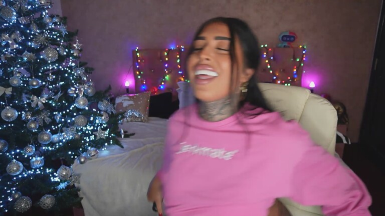 AARISS's Streamate show and profile