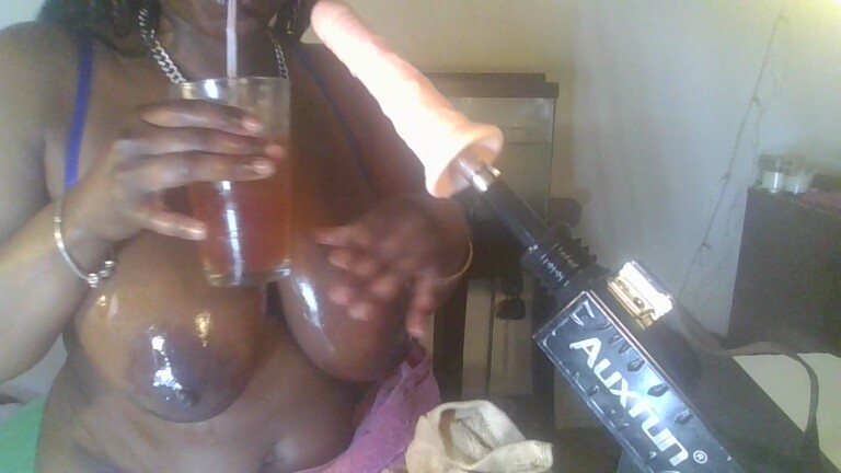 UNIQUESUTRA's Streamate show and profile