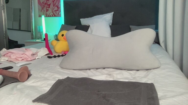 VIRGINIECAPRICE's Streamate show and profile