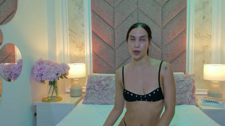 ScarletShinee's Streamate show and profile