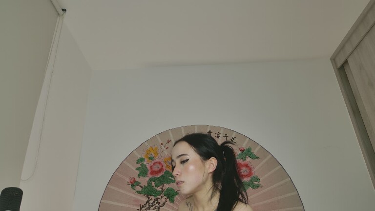 SweetSara33's Streamate show and profile