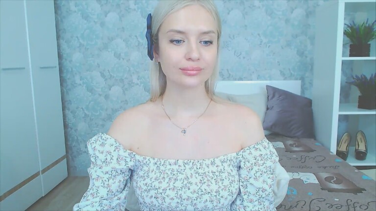 Lindy18's Streamate show and profile
