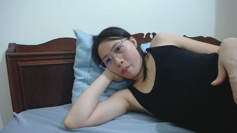 MiaTrang's Streamate show and profile