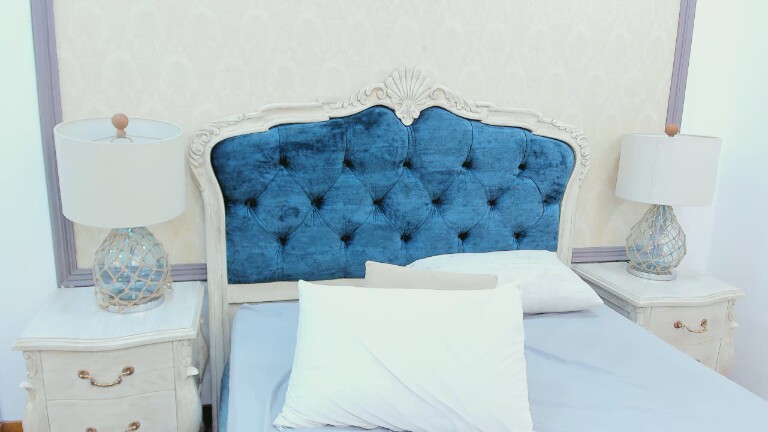 RoxanneJamess's Streamate show and profile