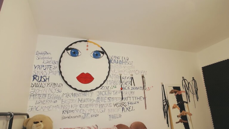 SYIA's Streamate show and profile