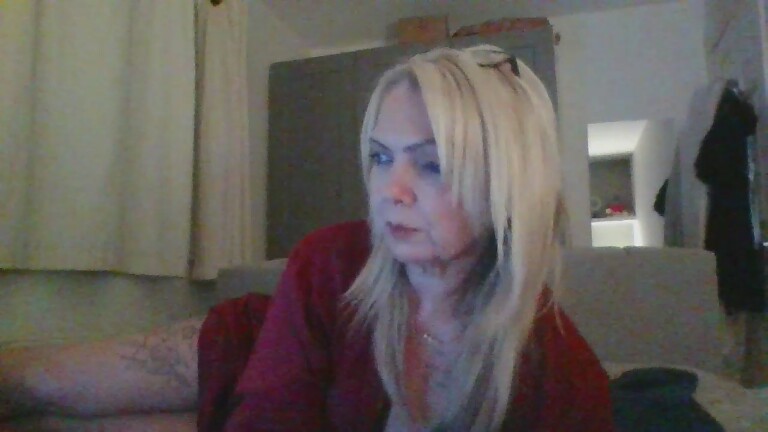 Elly49's Streamate show and profile