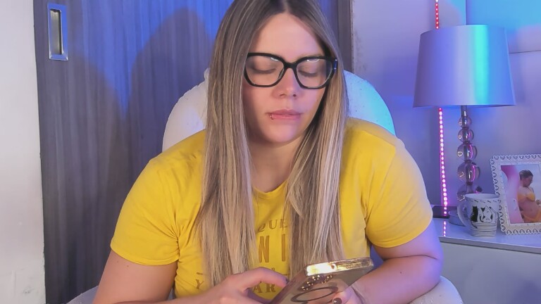 MurielHall's Streamate show and profile