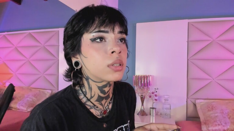 MissTomie19's Streamate show and profile