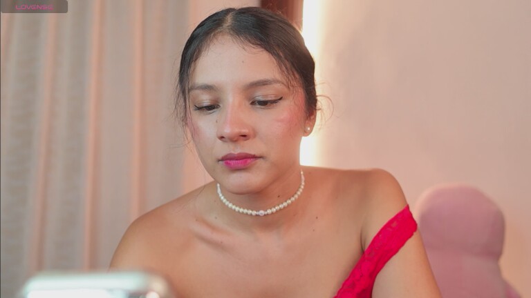 EmilyJons29's Streamate show and profile