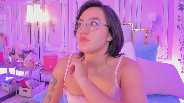 NaraSuarez's Streamate show and profile