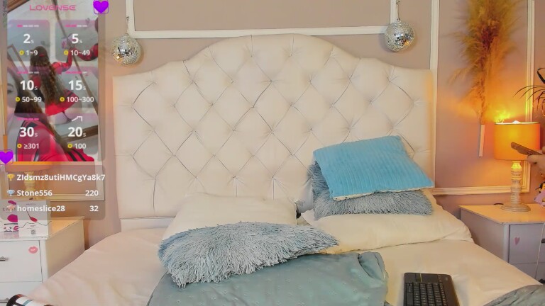 LIZY_PORTMAN's Streamate show and profile