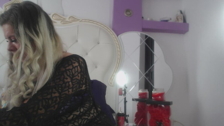 ElinaSwift's Streamate show and profile
