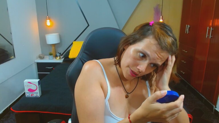 ConieMoss's Streamate show and profile