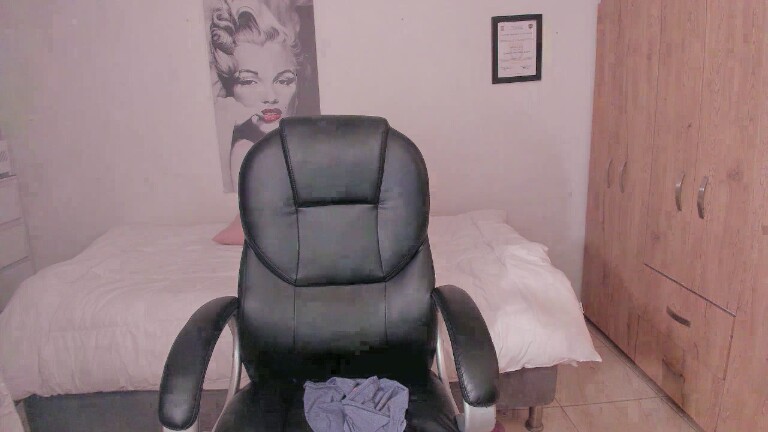 AmeliaBrown69's Streamate show and profile