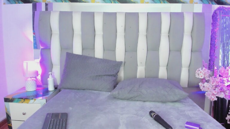 DiazIsa_s's Streamate show and profile