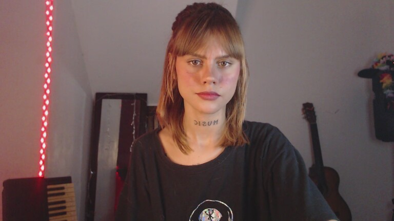 VictoriaDinucci's Streamate show and profile