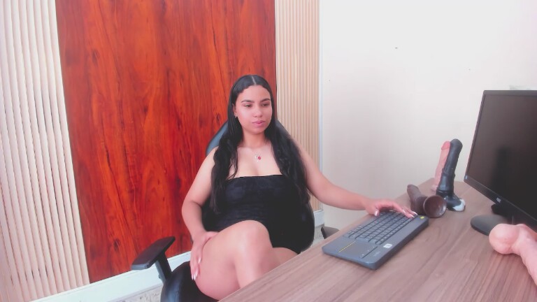 LaliRouge's Streamate show and profile