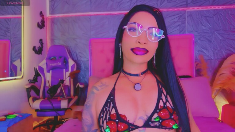 MacaSweet's Streamate show and profile