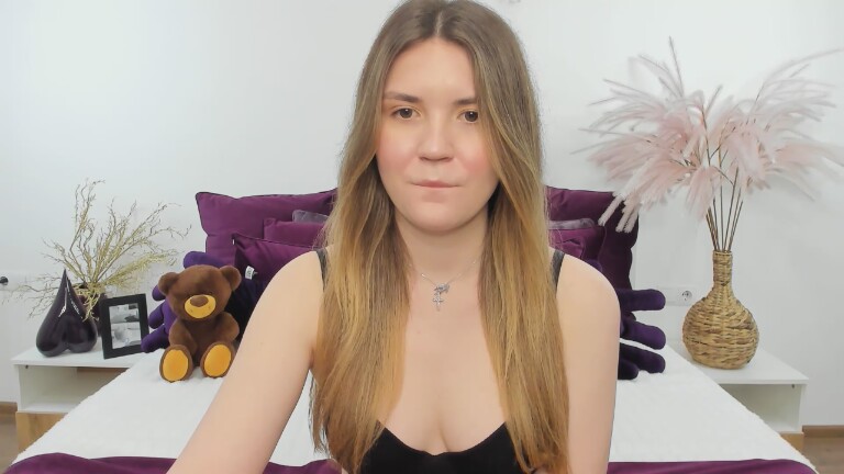 Reneswee's Streamate show and profile