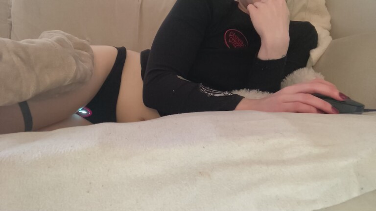 18yearoldnewbie's Streamate show and profile