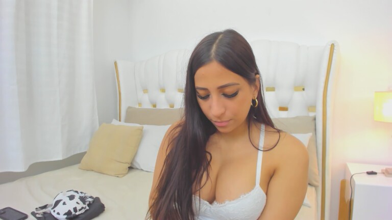 elianaasuarez's Streamate show and profile