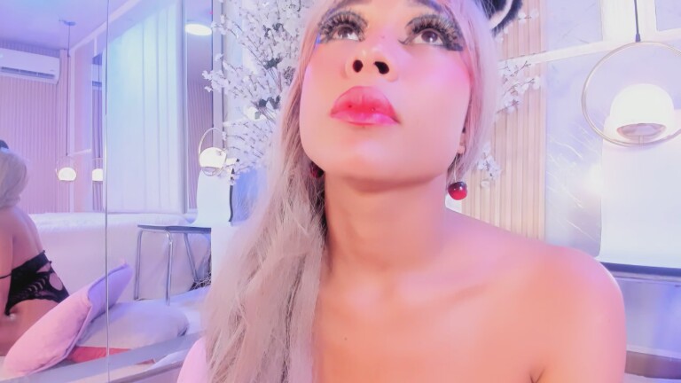 Salomebenz22's Streamate show and profile