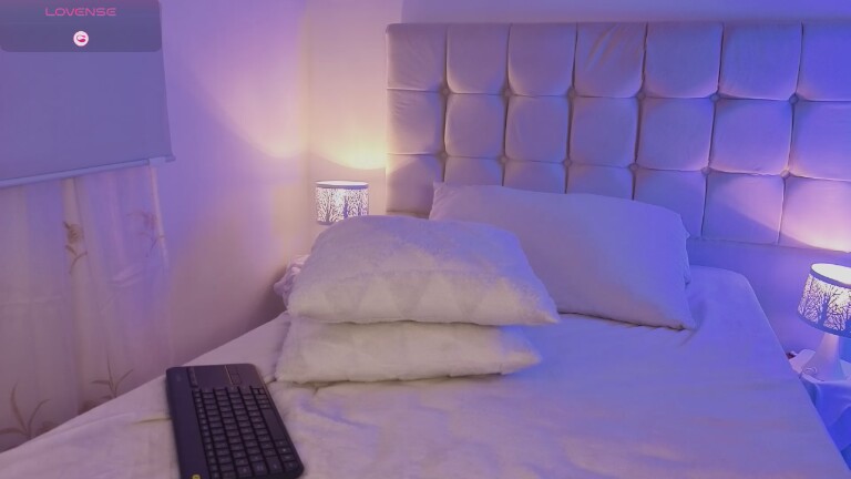 MiaThomsommm's Streamate show and profile