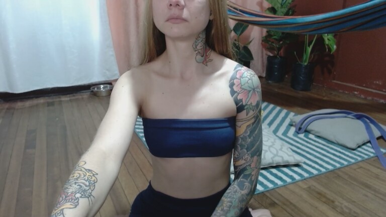 VicktoriaLou's Streamate show and profile