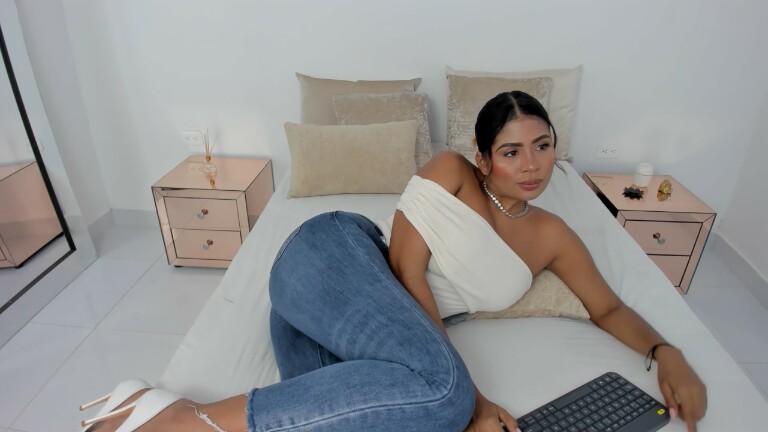 EmmaClayton's Streamate show and profile